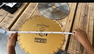 ¿Cómo preestablecer el tamaño de la herramienta para una sierra de puente CNC?